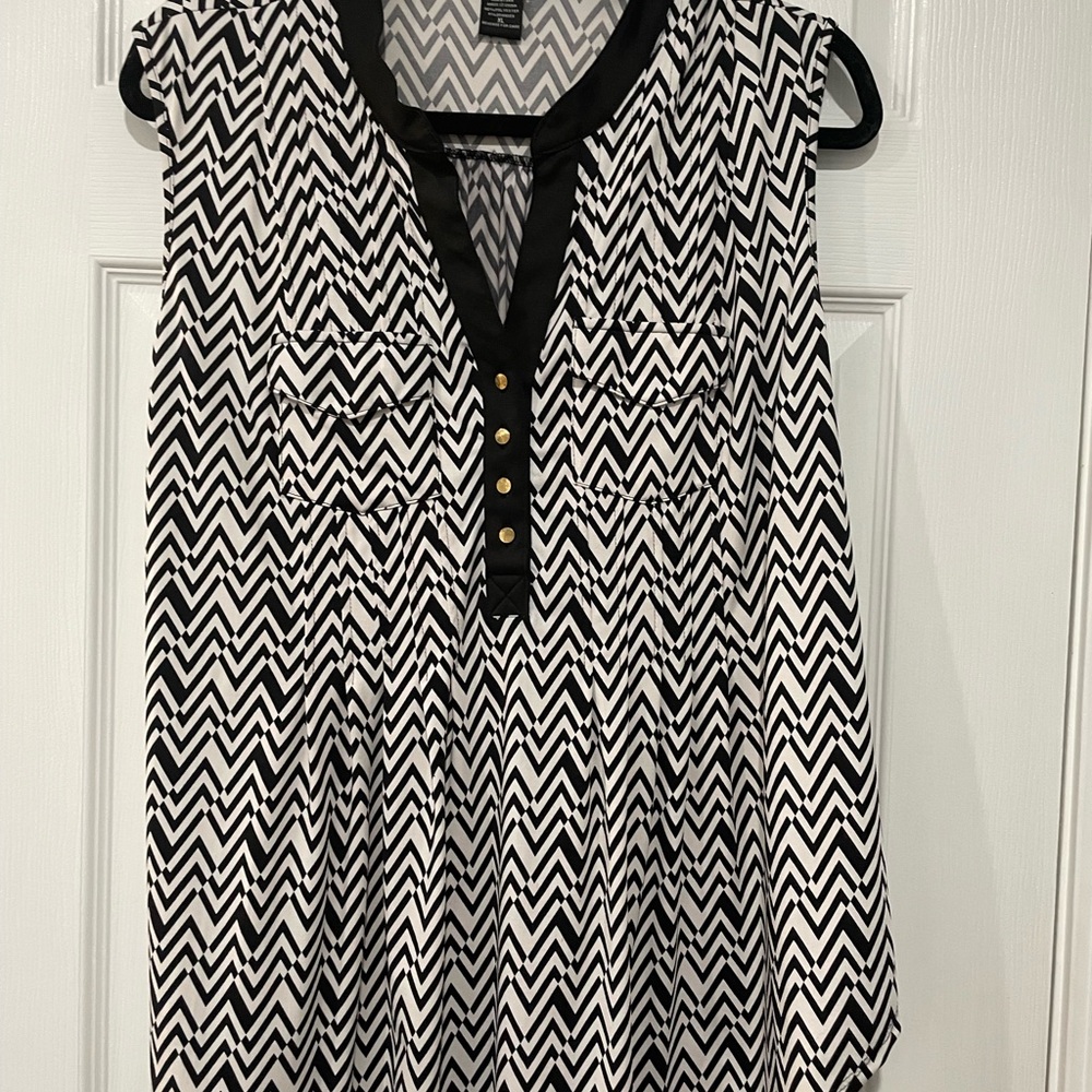 RobertLouis Blouse Black and whitete with gold buttons